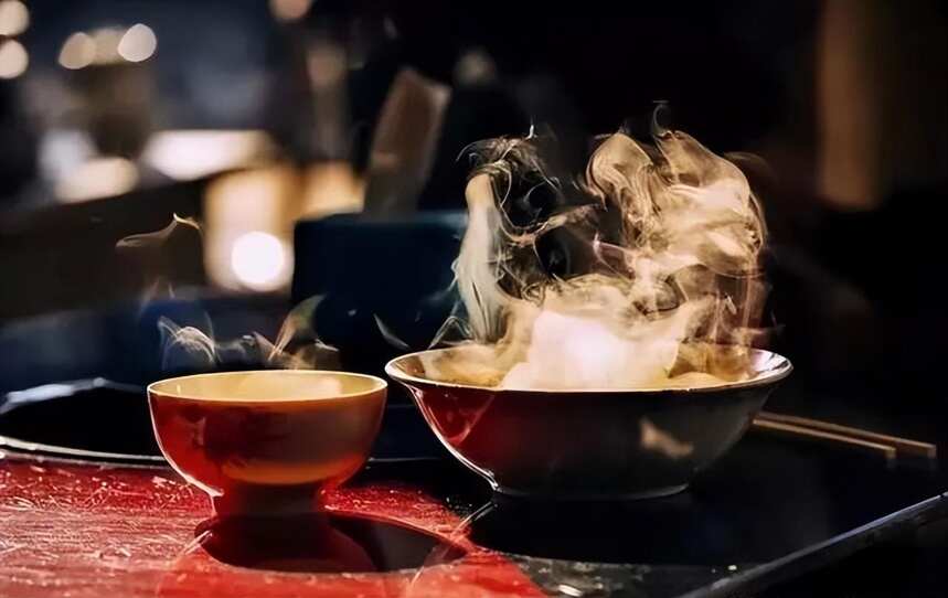 喝了这么多年酒,你知道白酒最佳饮用温度吗?