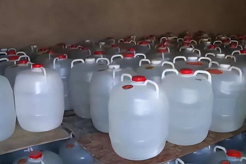 塑料容器适宜装白酒吗?对人体健康有没有影响?